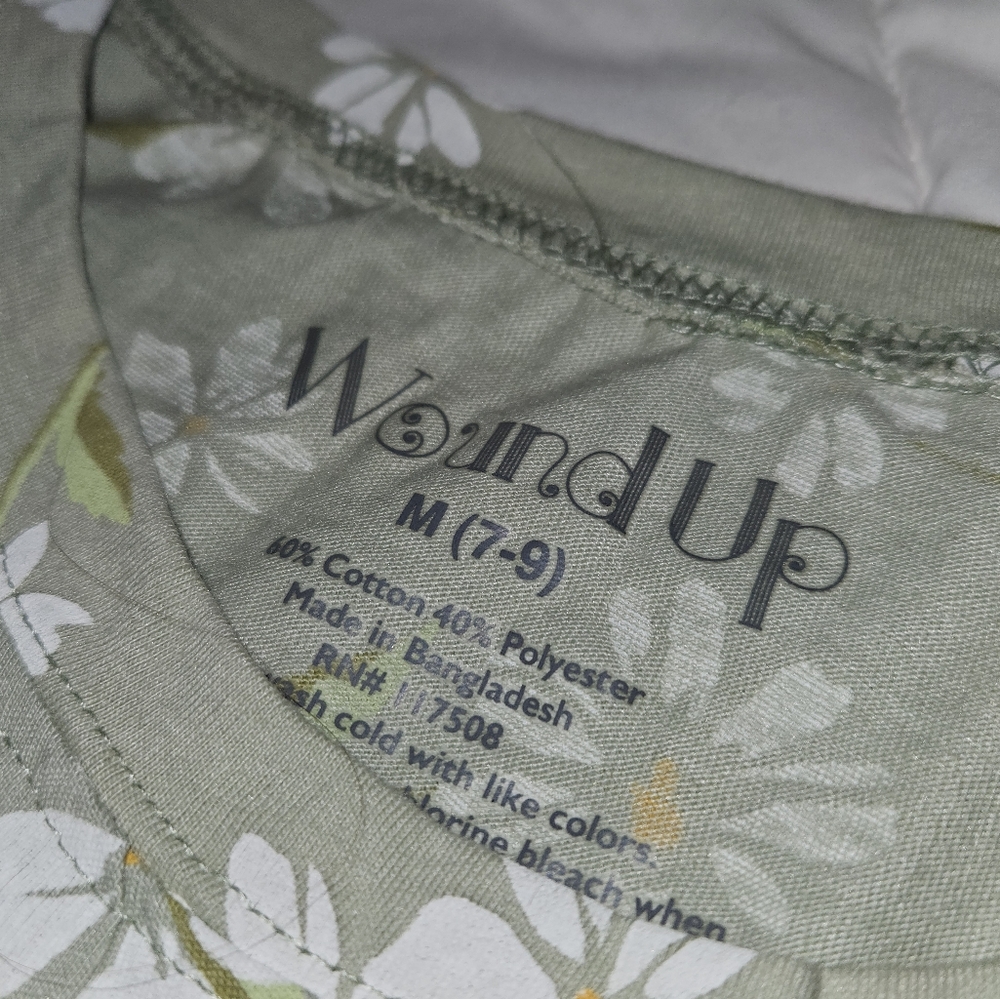 Flowered t-shirt - Picture 2 of 2